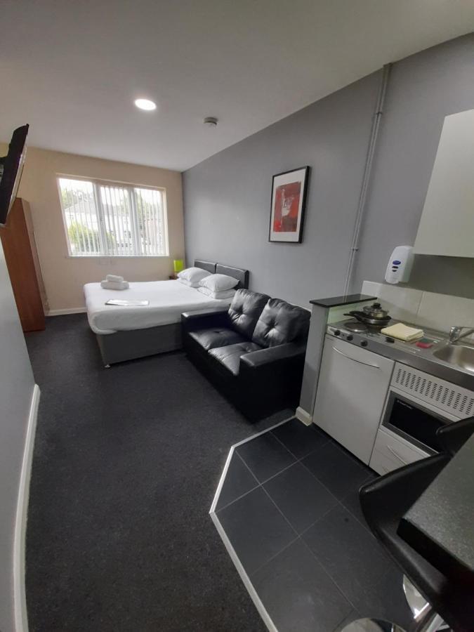 Lymedale Suites Studios & Aparthotel In Newcastle Under Lyme & Stoke Eksteriør billede