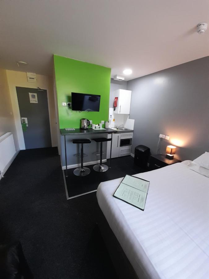 Lymedale Suites Studios & Aparthotel In Newcastle Under Lyme & Stoke Eksteriør billede