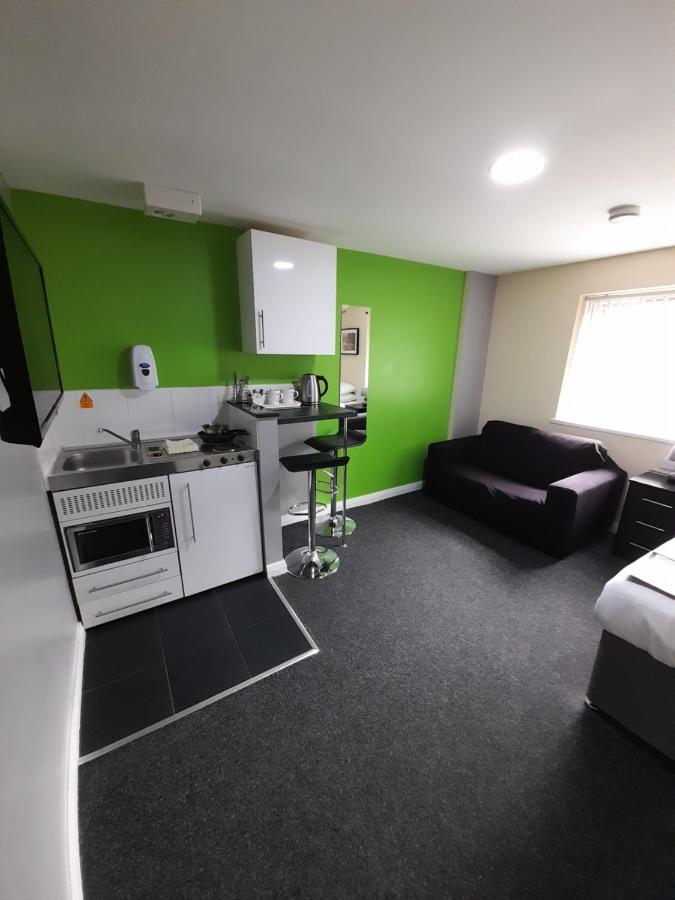 Lymedale Suites Studios & Aparthotel In Newcastle Under Lyme & Stoke Eksteriør billede